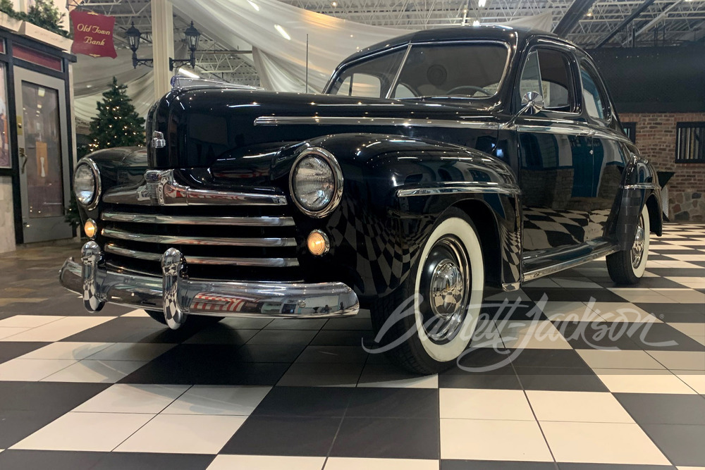 1947 FORD BUSINESS COUPE - Front 3/4 - 244513