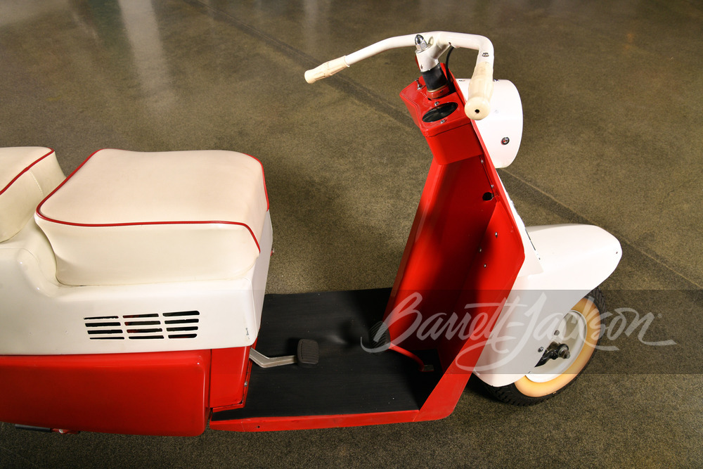 1958 CUSHMAN PACEMAKER SCOOTER - Interior - 245063