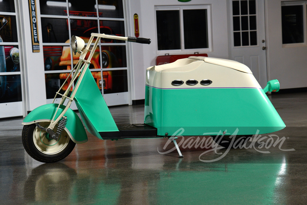 1957 CUSHMAN PACEMAKER SCOOTER - Front 3/4 - 245065