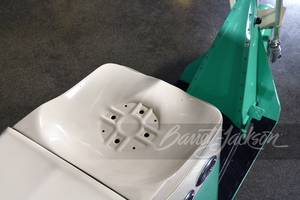 1957 CUSHMAN PACEMAKER SCOOTER - Interior - 245065