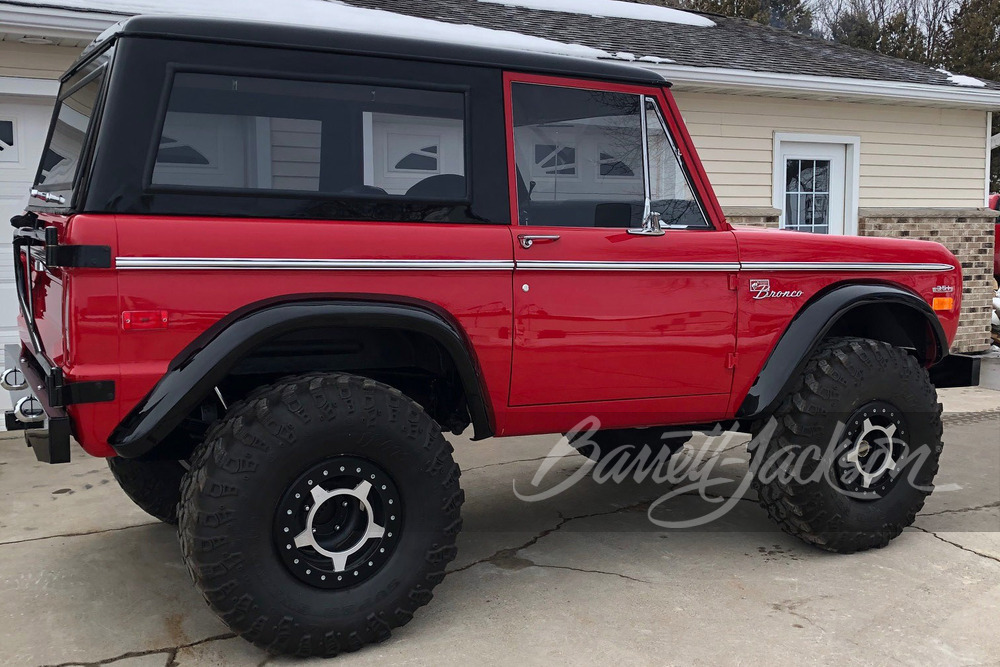 1975 FORD BRONCO CUSTOM SUV - Rear 3/4 - 245199