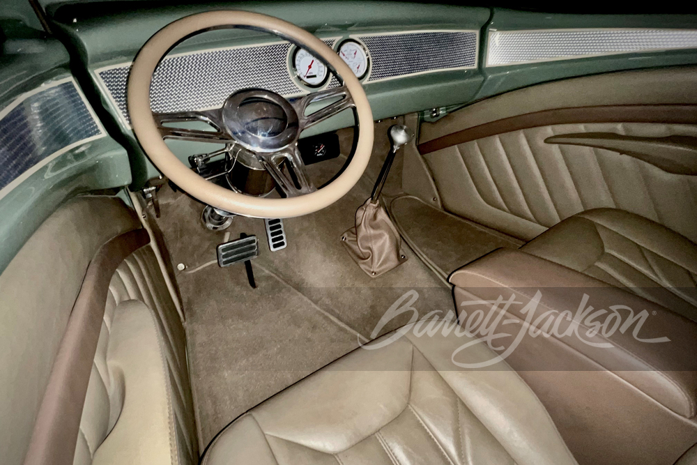 1941 WILLYS CUSTOM CONVERTIBLE - Interior - 245313