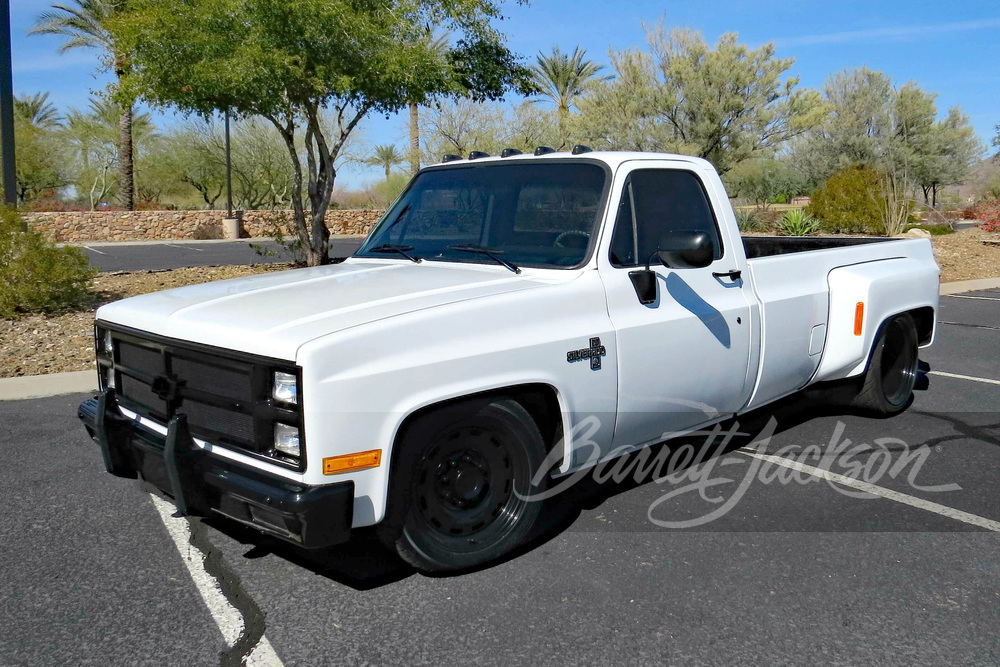1982 CHEVROLET C20 CUSTOM PICKUP - Front 3/4 - 245328