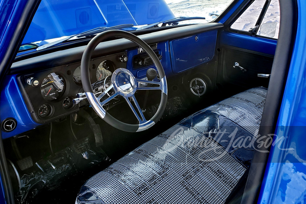 1969 CHEVROLET C10 CUSTOM STEPSIDE PICKUP - Interior - 245824