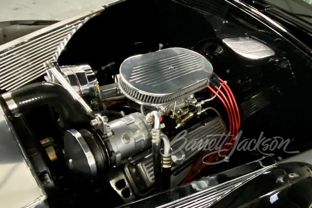 1939 CHEVROLET CUSTOM SEDAN - Engine - 246101
