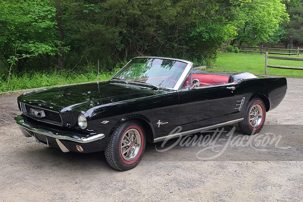 1966 FORD MUSTANG CONVERTIBLE - Front 3/4 - 247918