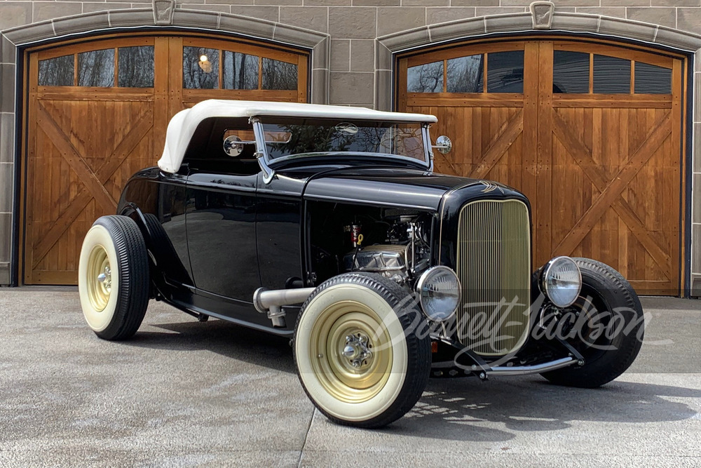 1932 FORD CUSTOM ROADSTER - Front 3/4 - 248088