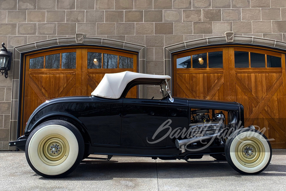 1932 FORD CUSTOM ROADSTER - Side Profile - 248088