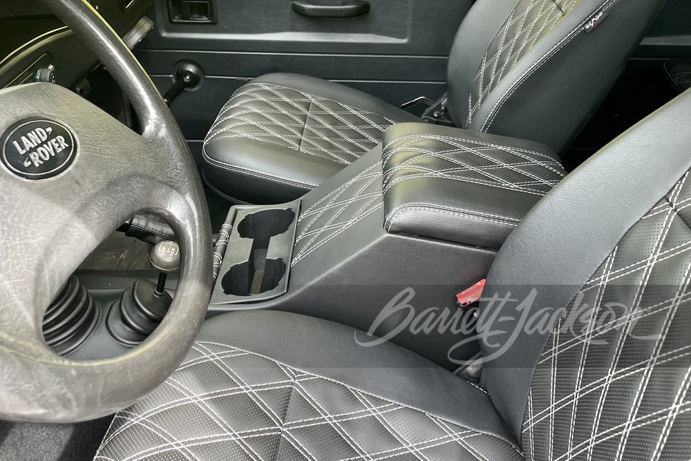 1992 LAND ROVER DEFENDER 110 CUSTOM SUV - Interior - 248111