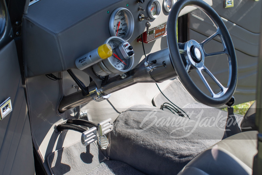 1948 FORD ANGLIA CUSTOM COUPE - Interior - 248210