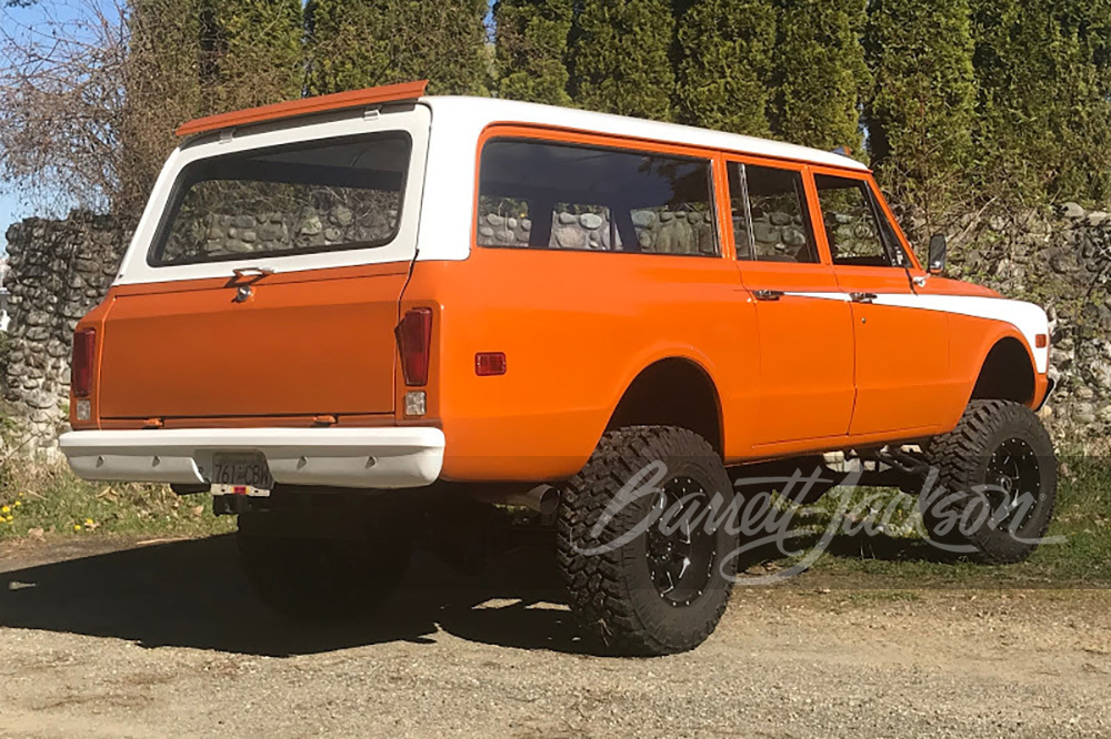 1968 CHEVROLET SUBURBAN CUSTOM SUV - Rear 3/4 - 248219