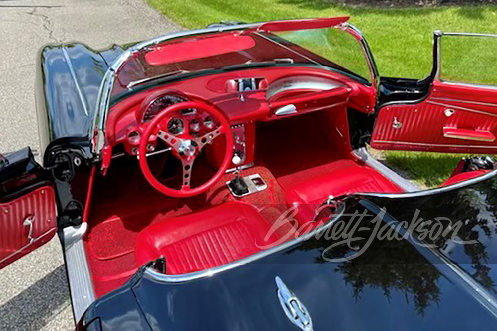 1962 CHEVROLET CORVETTE 327/340 CONVERTIBLE - Interior - 248923