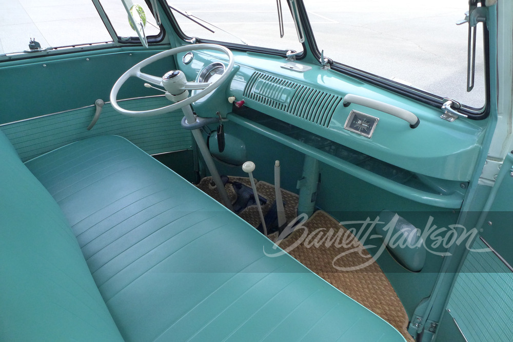 1961 VOLKSWAGEN 23-WINDOW BUS - Interior - 248974