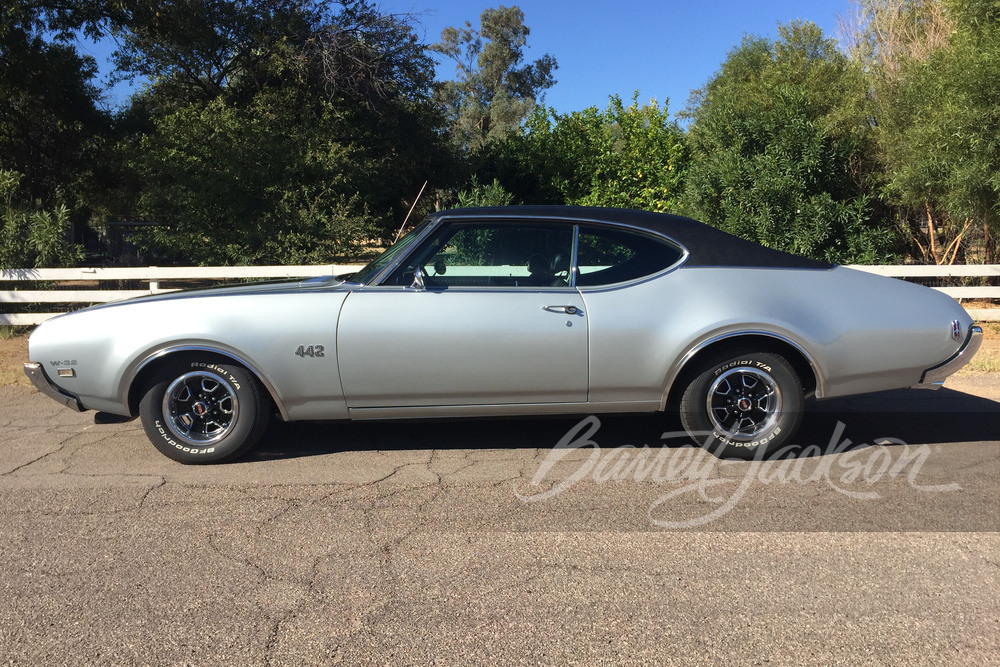 1969 OLDSMOBILE CUTLASS 442 - Front 3/4 - 249752