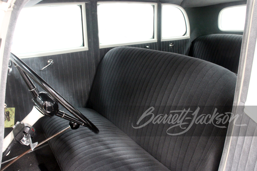 1934 FORD DELUXE 4-DOOR SEDAN - Interior - 249866