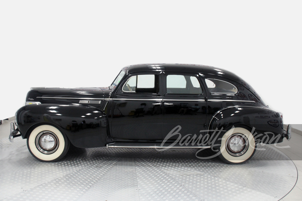 1940 CHRYSLER NEW YORKER 4-DOOR SEDAN - Side Profile - 249920