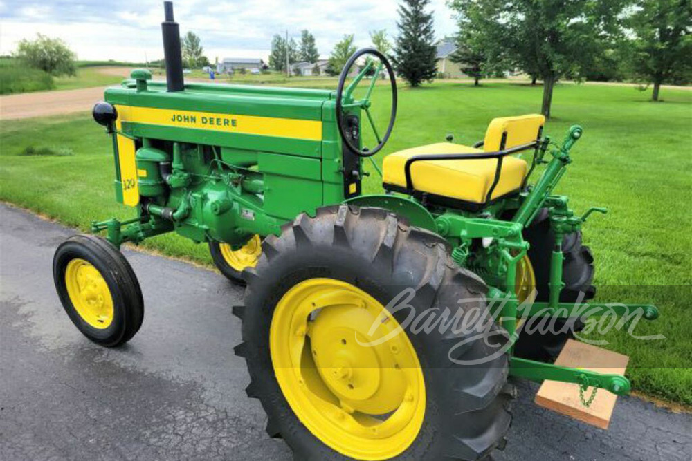 1957 JOHN DEERE 320 TRACTOR - Engine - 250204