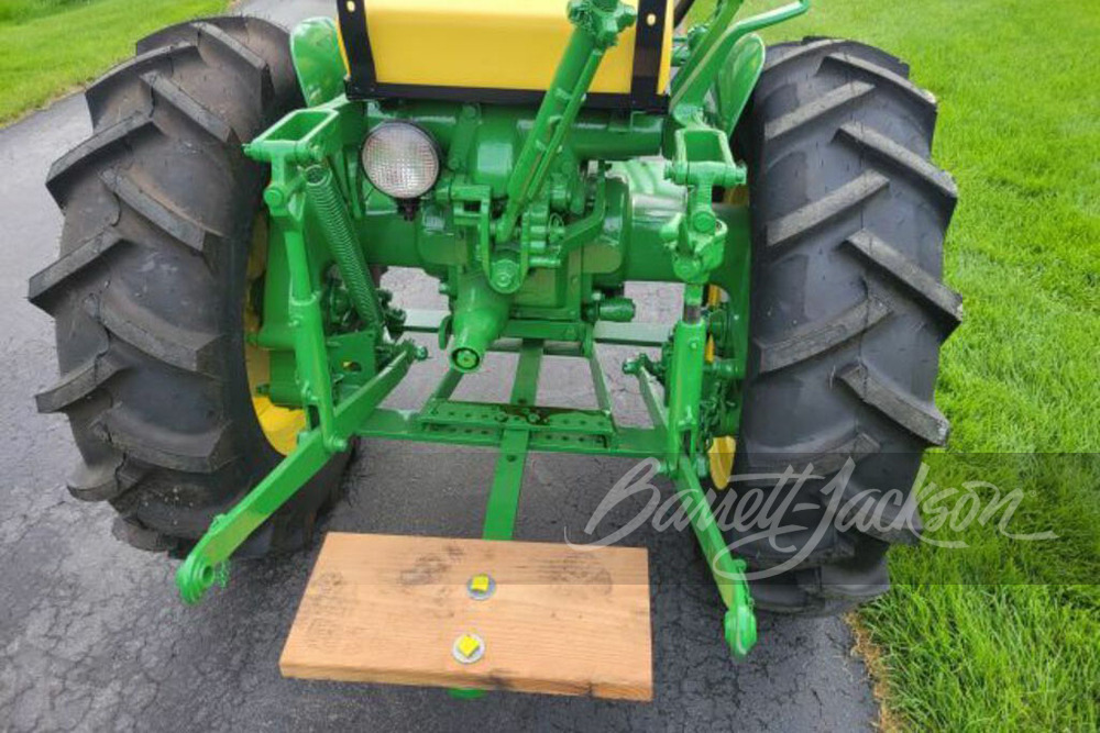 1957 JOHN DEERE 320 TRACTOR - Interior - 250204