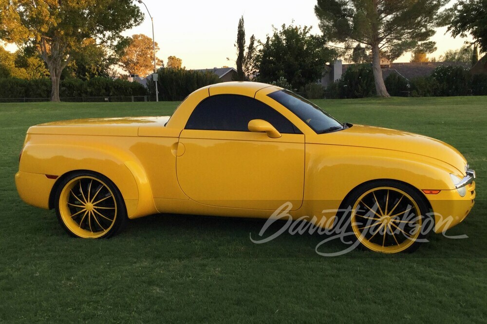 2004 CHEVROLET SSR CUSTOM PICKUP - Side Profile - 250421