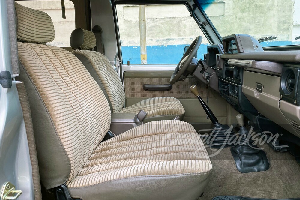 1989 TOYOTA LAND CRUISER FJ70 - Interior - 250564