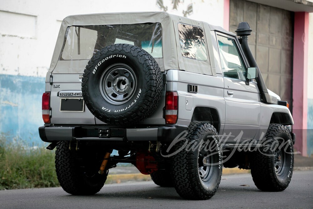 1989 TOYOTA LAND CRUISER FJ70 - Rear 3/4 - 250564