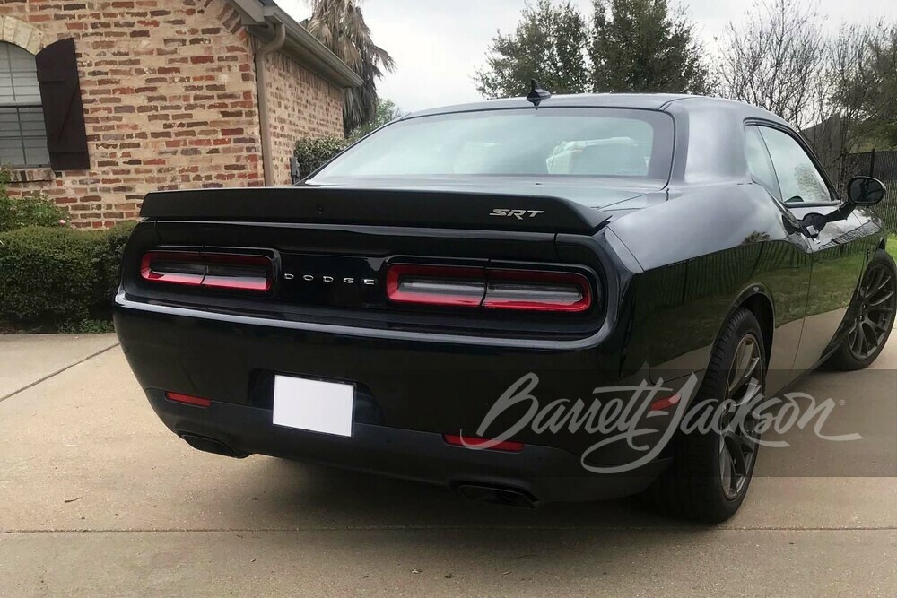 2015 DODGE CHALLENGER SRT HELLCAT - Rear 3/4 - 250644