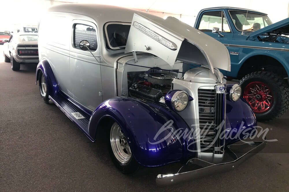 1938 GMC CUSTOM PANEL TRUCK - Front 3/4 - 251220