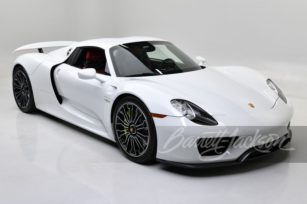 2015 PORSCHE 918 SPYDER - Front 3/4 - 251253