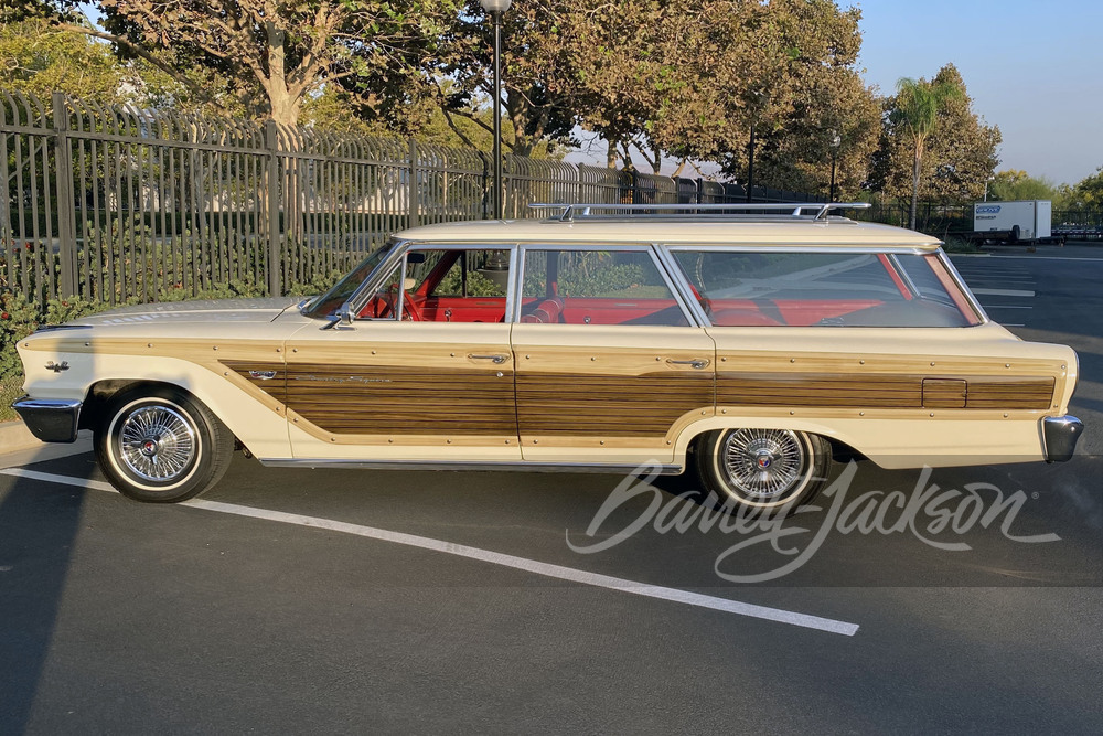 1963 FORD COUNTRY SQUIRE STATION WAGON - Side Profile - 251268