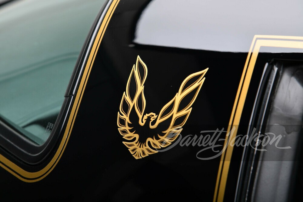 Smokey and The Bandit 1977 Pontiac Firebird Trans-Am Accurate Replica Hood Logo Suitable for Any Mobile Phone Three in One Data Line