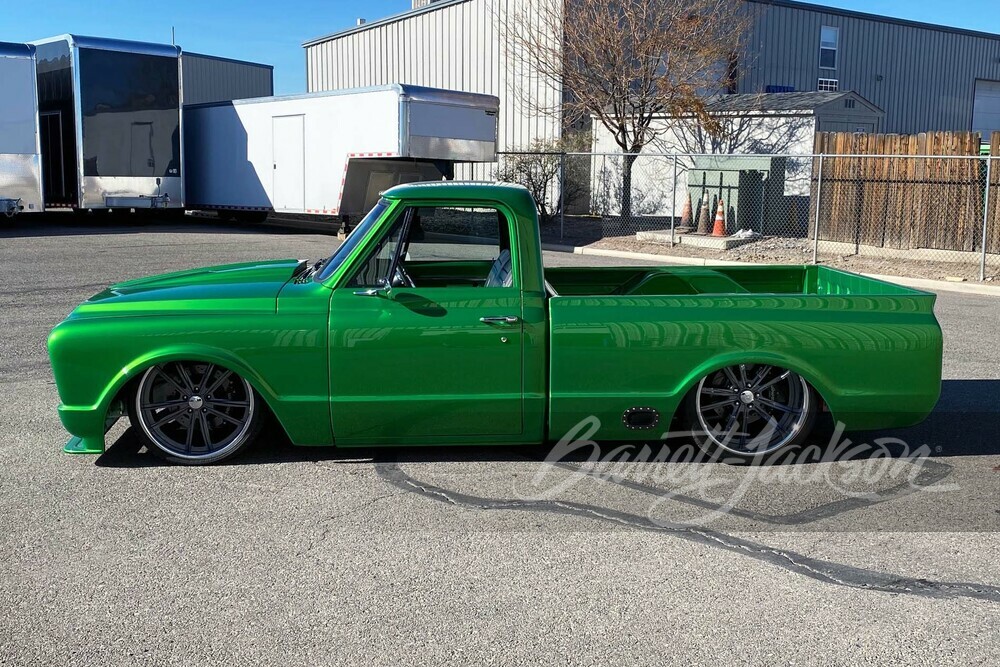 1967 CHEVROLET C10 CUSTOM PICKUP - Side Profile - 251965