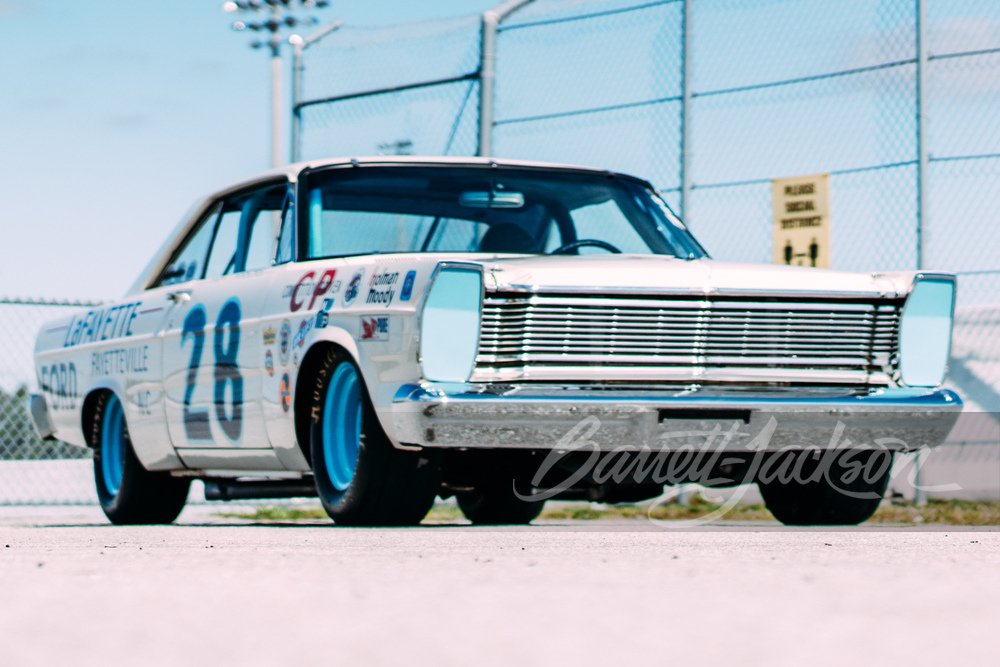 1965 FORD GALAXIE 500 RACE CAR - Front 3/4 - 252177