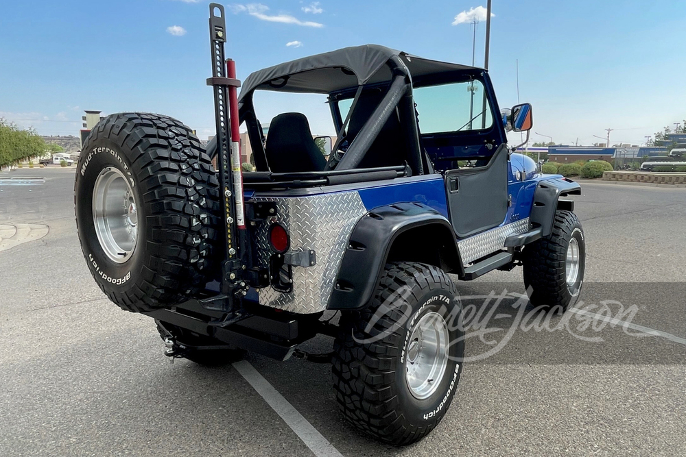 1983 JEEP CJ-7 4X4 CUSTOM - Rear 3/4 - 252230