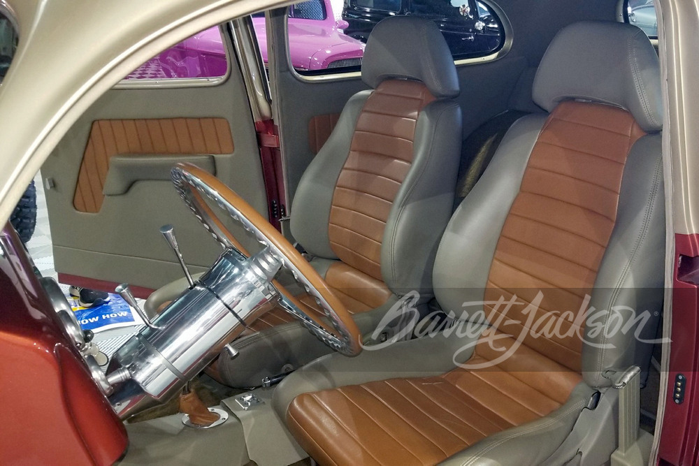 1935 FORD CUSTOM 2-DOOR SEDAN - Interior - 252407