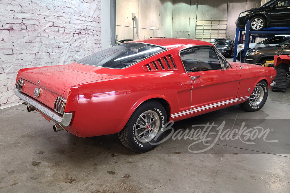 1966 FORD MUSTANG FASTBACK - Rear 3/4 - 252441