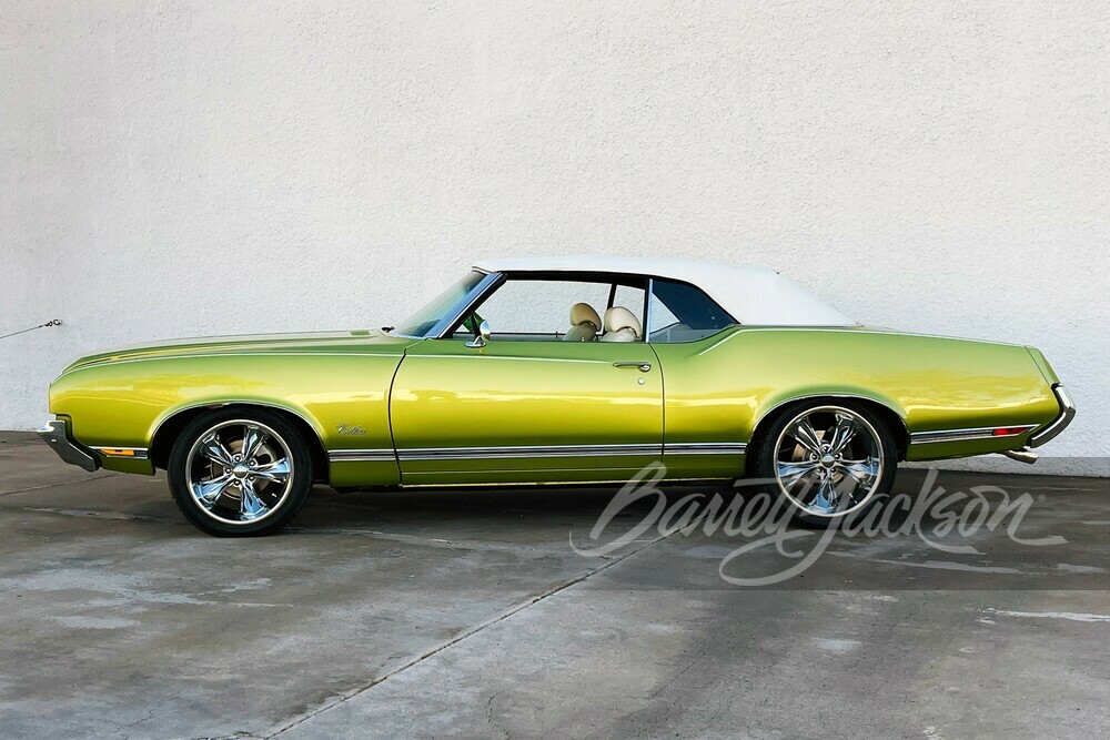 1971 OLDSMOBILE CUTLASS SUPREME CONVERTIBLE - Side Profile - 252513