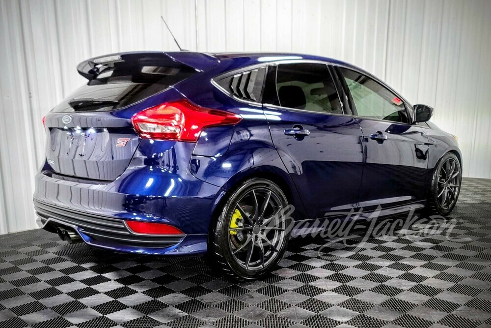 2017 FORD FOCUS ST - Rear 3/4 - 252834