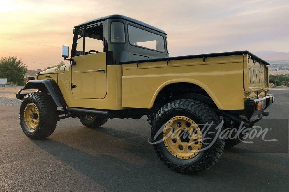 1966 TOYOTA LAND CRUISER FJ45 CUSTOM "CATERPILLAR" PICKUP - Rear 3/4 - 253418