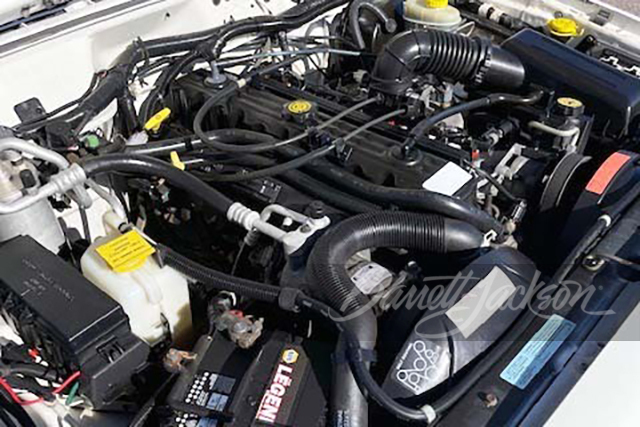 2000 JEEP CHEROKEE XJ SPORT CUSTOM SUV - Engine - 253721