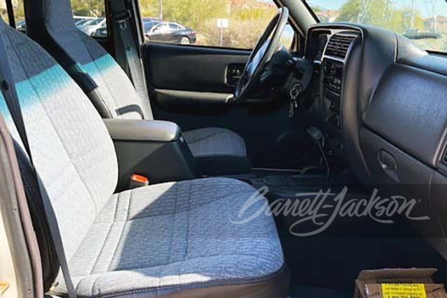 2000 JEEP CHEROKEE XJ SPORT CUSTOM SUV - Interior - 253721