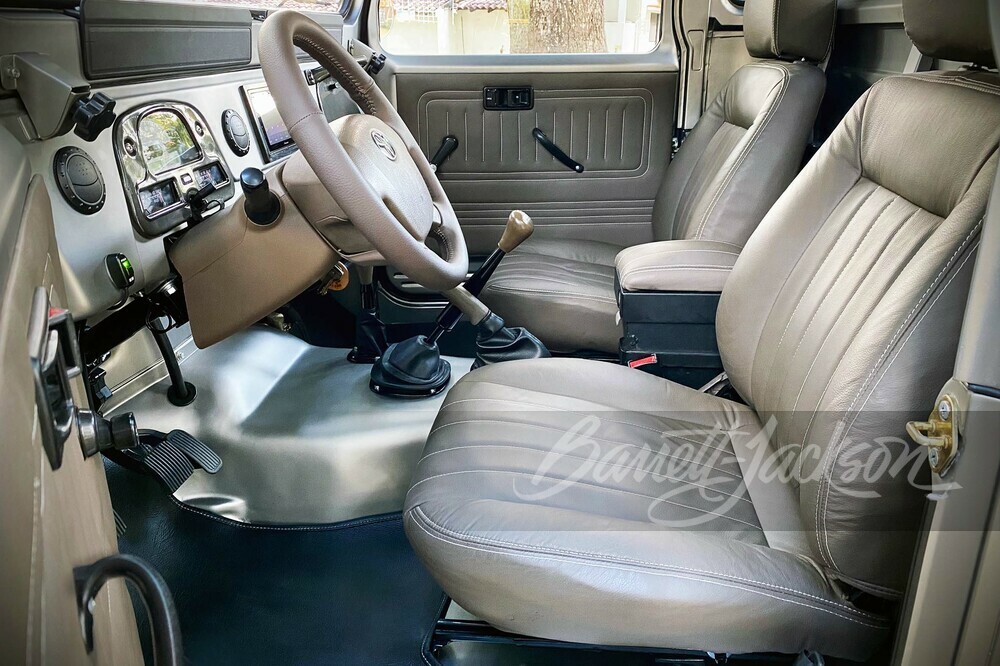 1975 TOYOTA LAND CRUISER FJ45 CUSTOM PICKUP - Interior - 254241