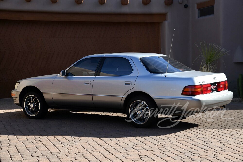 1990 LEXUS LS400 - Rear 3/4 - 254347