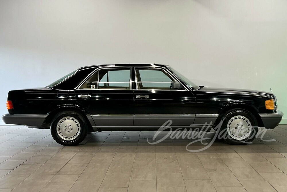 JS Showroom licence plate Mercedes-Benz 300 SE