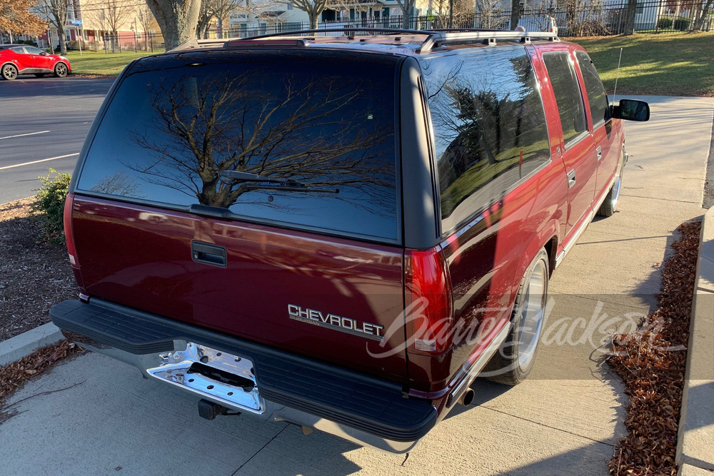 1999 CHEVROLET SUBURBAN CUSTOM SUV - Rear 3/4 - 256060