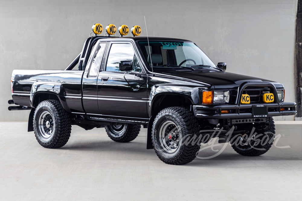 1985 TOYOTA SR5 PICKUP "BACK TO THE FUTURE" TRIBUTE - Side Profile - 256694