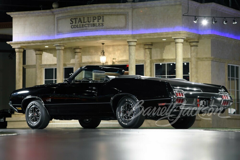 1972 OLDSMOBILE CUTLASS 442 CONVERTIBLE - Rear 3/4 - 256798