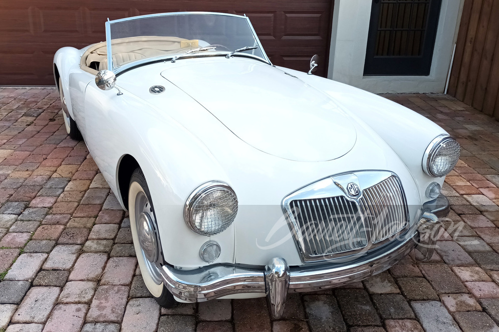 1961 MG MGA ROADSTER - Front 3/4 - 257824