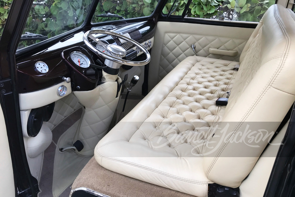 1965 VOLKSWAGEN VANAGON CUSTOM BUS - Interior - 258028