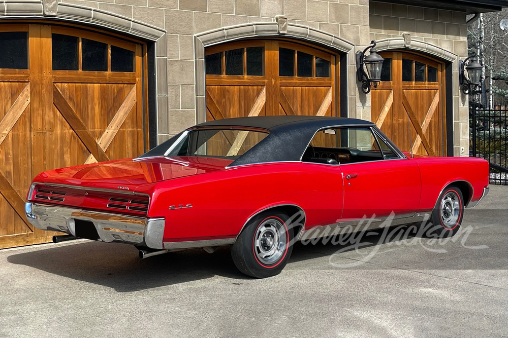 1967 PONTIAC GTO - Rear 3/4 - 258698