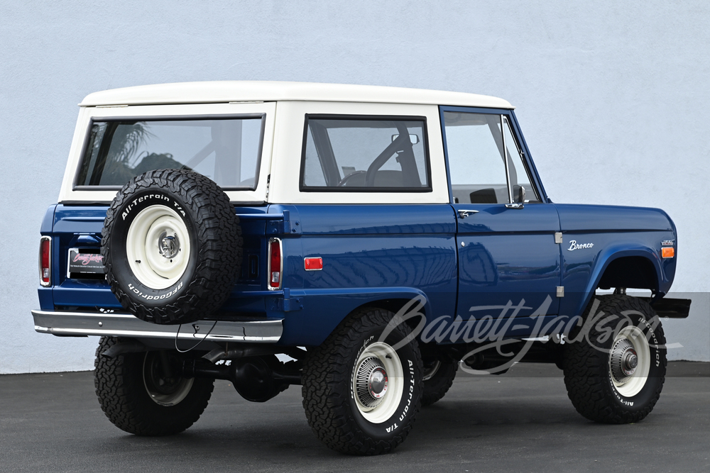 1971 FORD BRONCO CUSTOM SUV - Rear 3/4 - 258961
